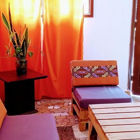 Akwa Guesthouse Котону Екстериор снимка
