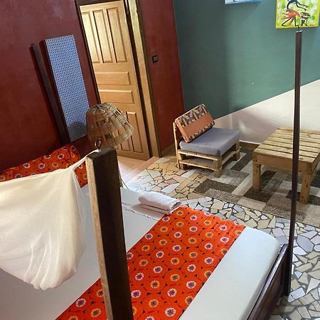 Akwa Guesthouse Котону Екстериор снимка