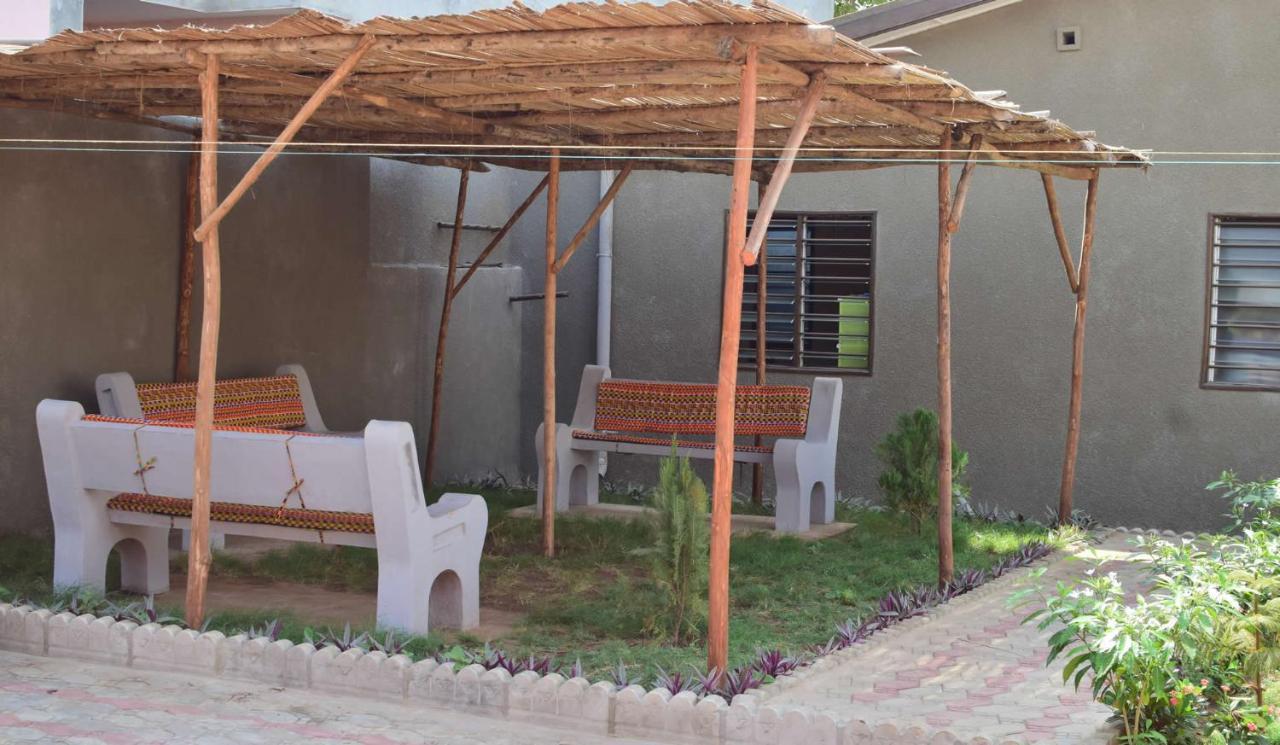 Akwa Guesthouse Котону Екстериор снимка