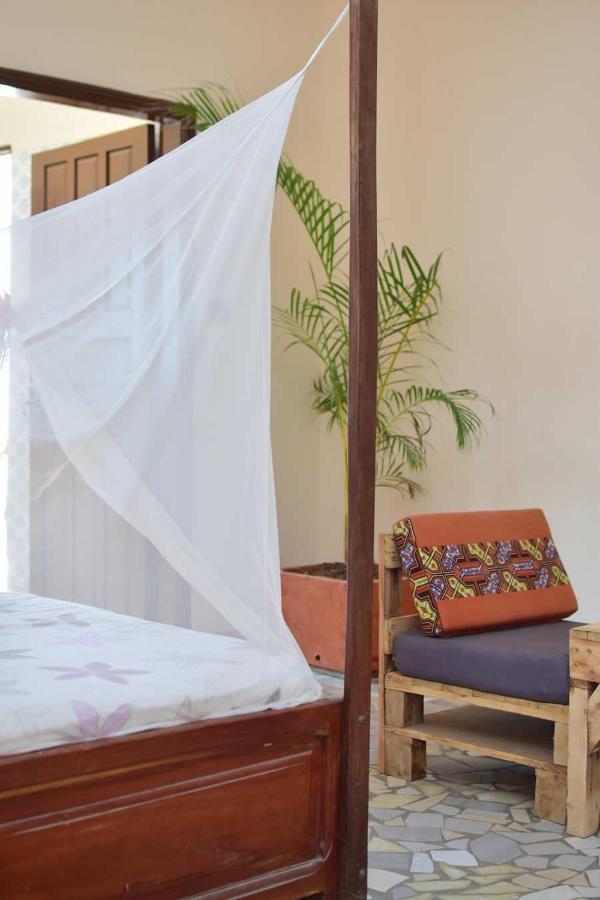 Akwa Guesthouse Котону Екстериор снимка