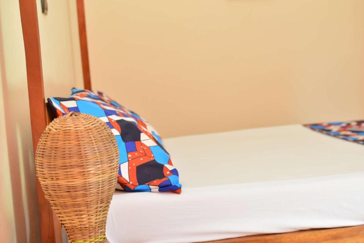 Akwa Guesthouse Котону Екстериор снимка