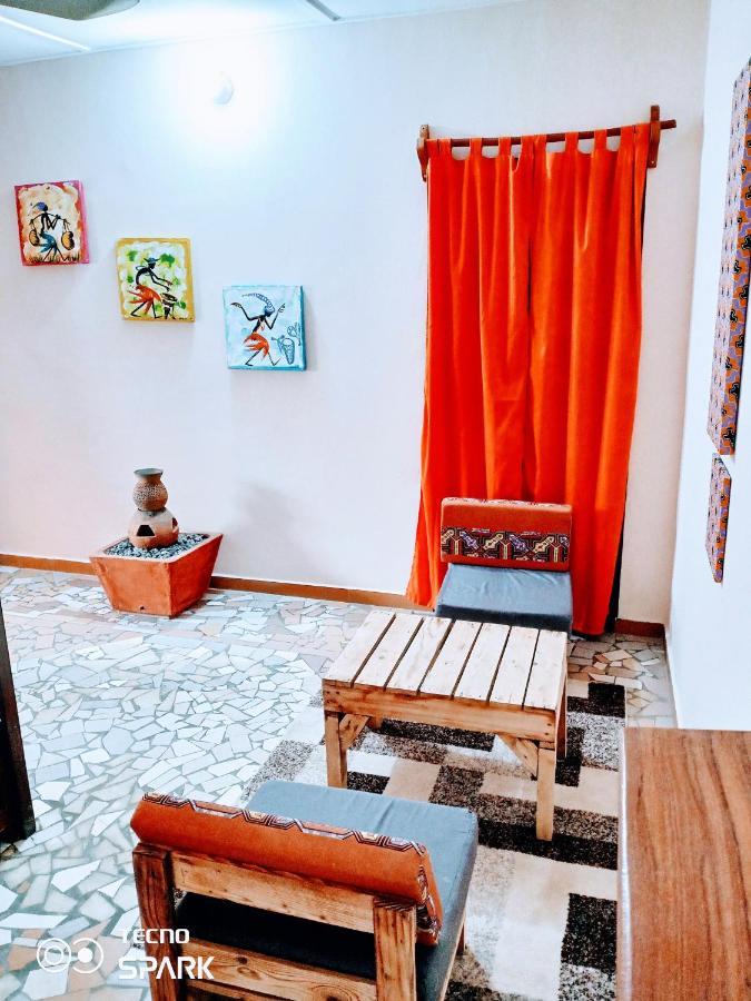 Akwa Guesthouse Котону Екстериор снимка