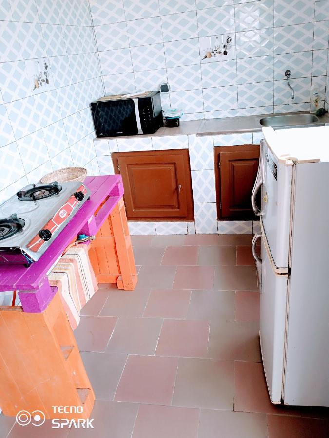 Akwa Guesthouse Котону Екстериор снимка