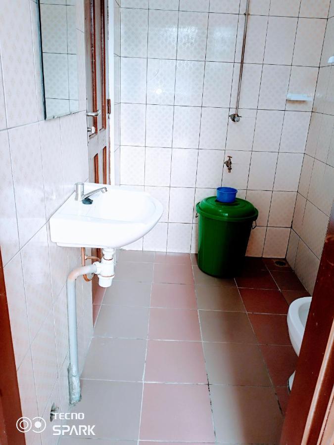 Akwa Guesthouse Котону Екстериор снимка