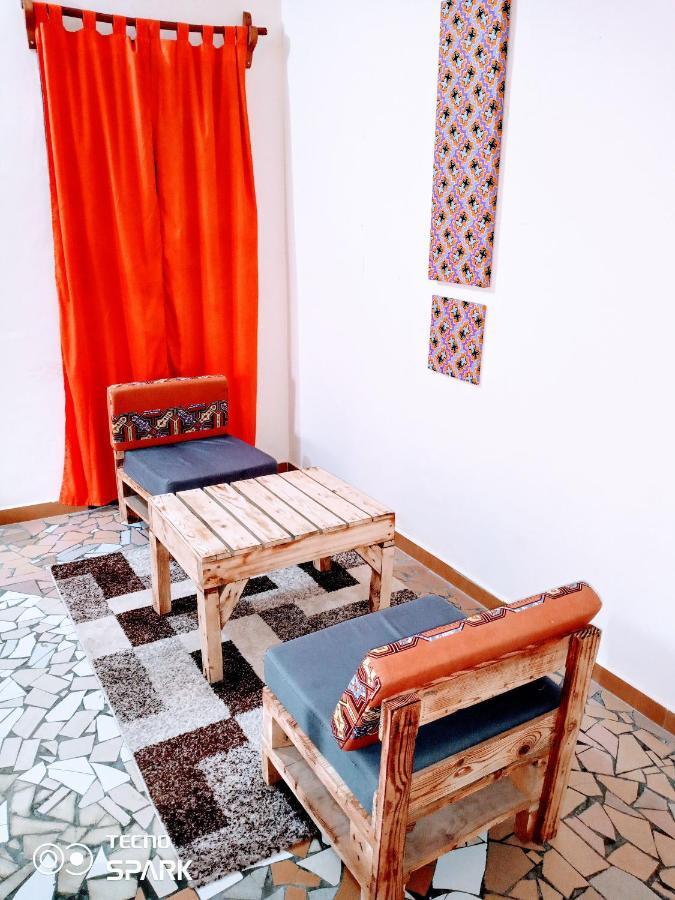 Akwa Guesthouse Котону Екстериор снимка