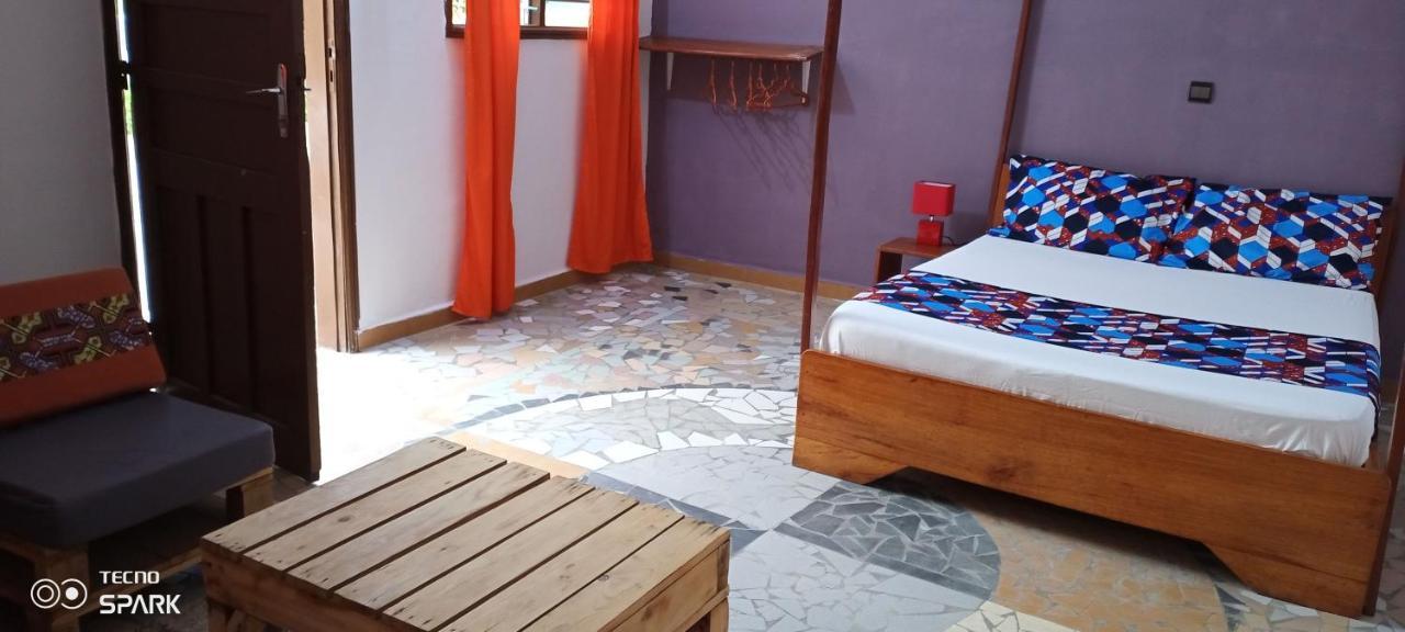 Akwa Guesthouse Котону Екстериор снимка