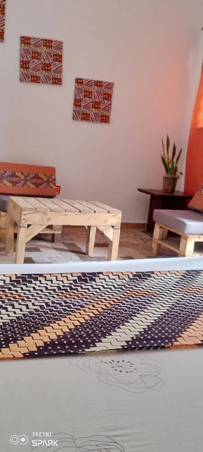 Akwa Guesthouse Котону Екстериор снимка