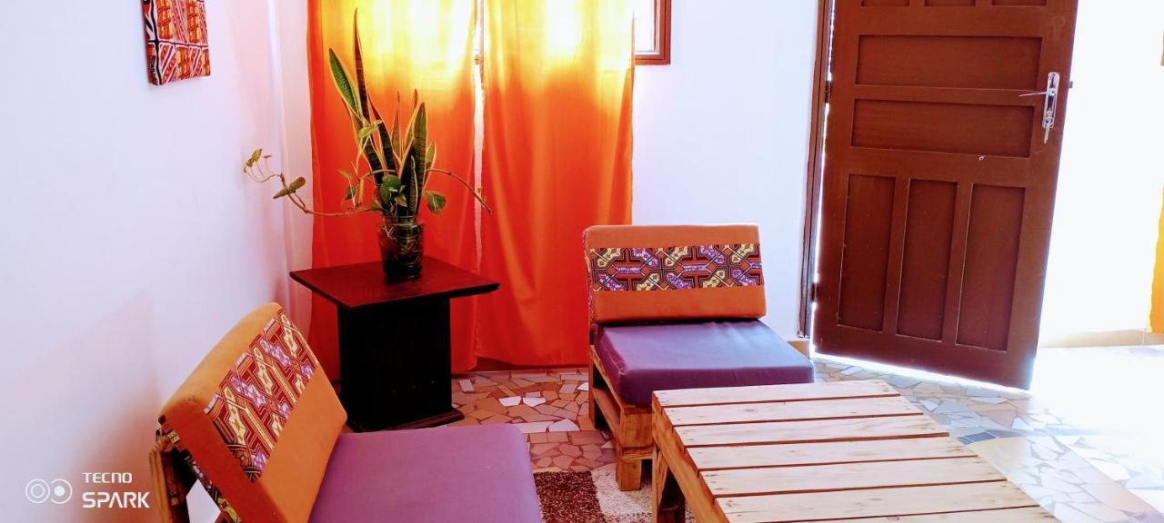 Akwa Guesthouse Котону Екстериор снимка