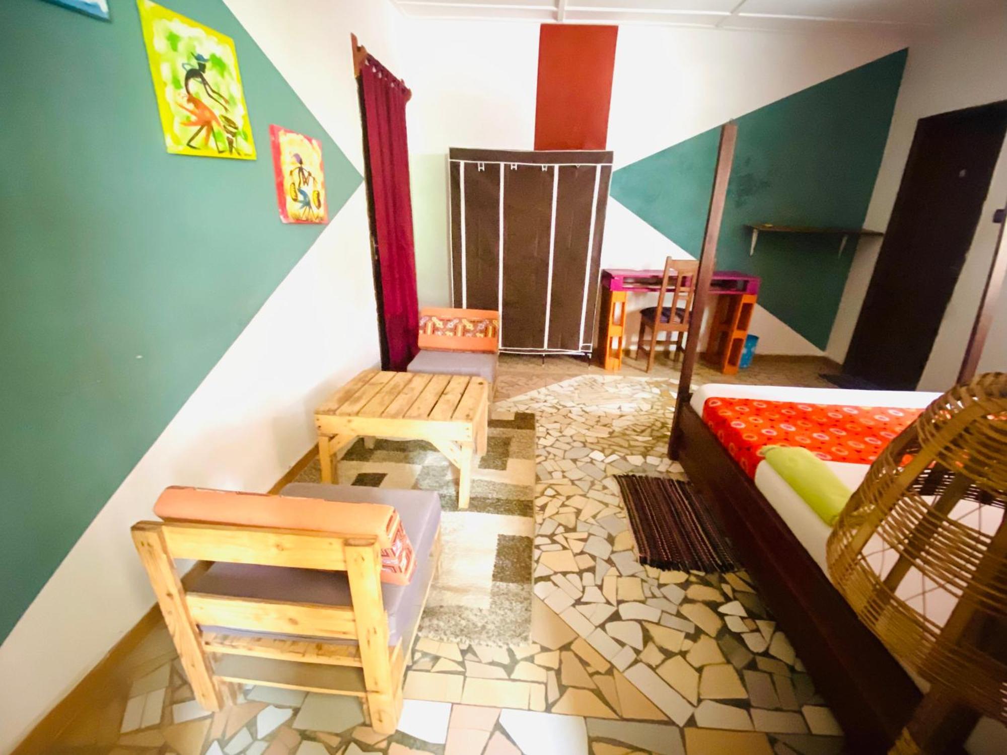 Akwa Guesthouse Котону Екстериор снимка