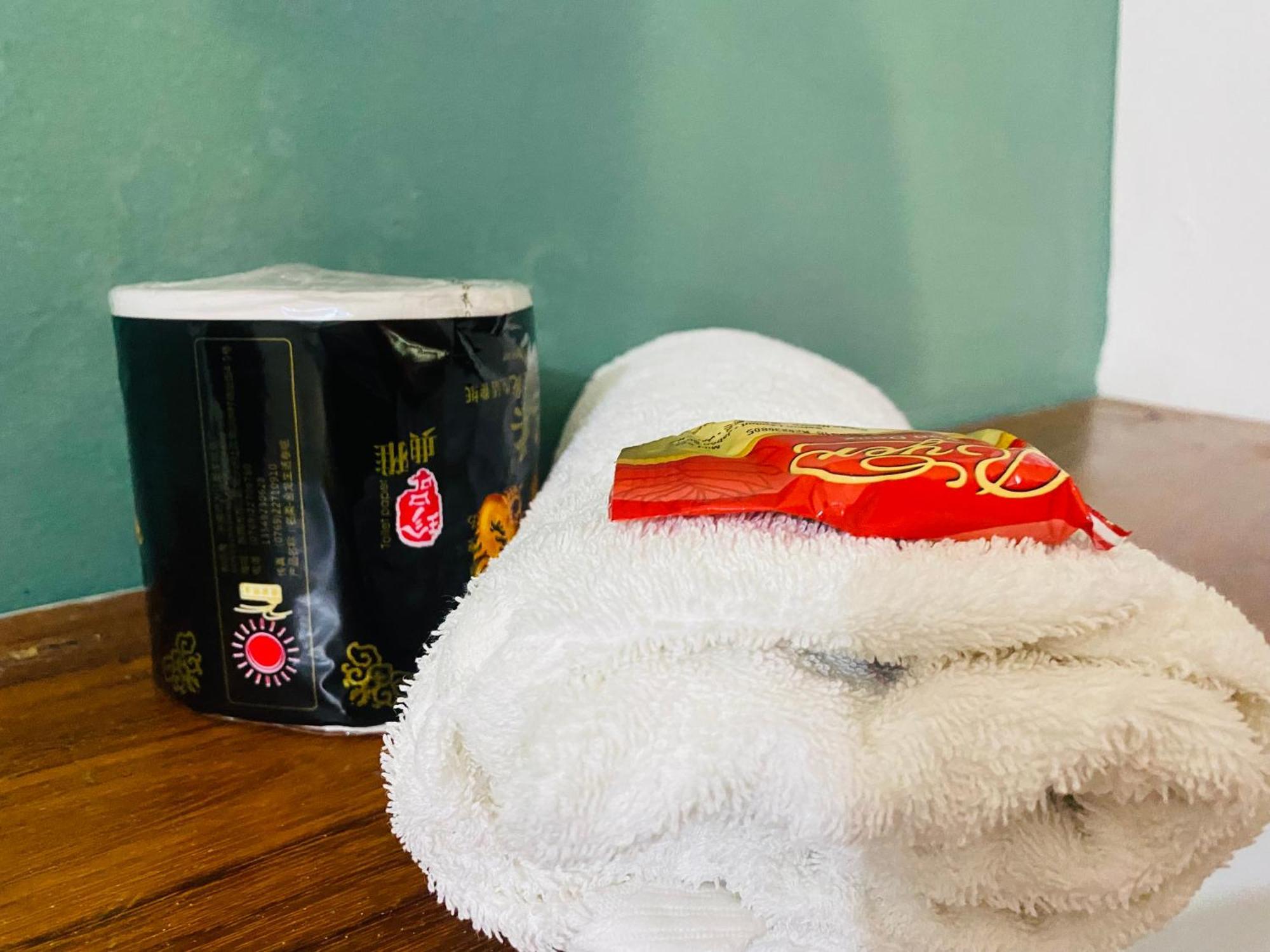 Akwa Guesthouse Котону Екстериор снимка